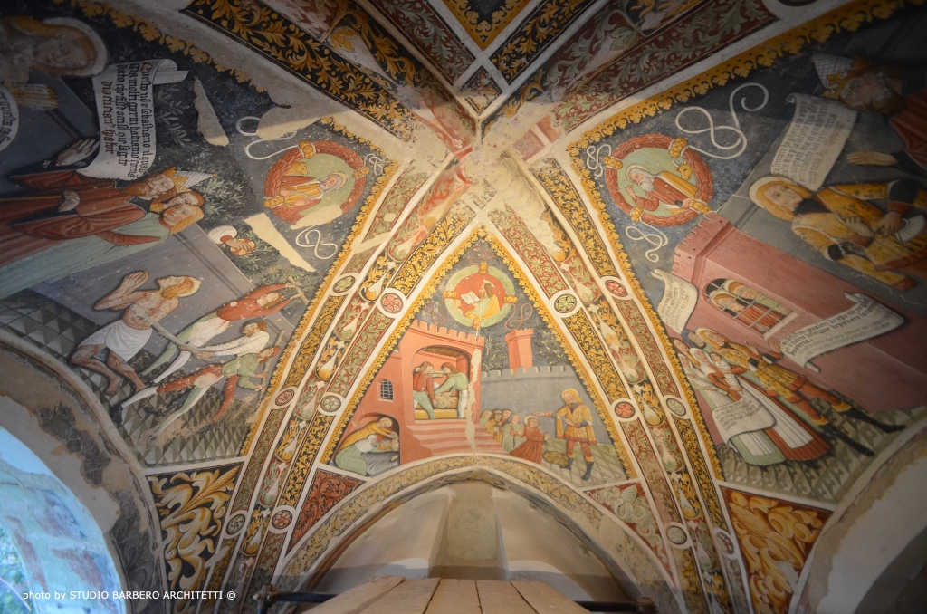 Gli splendidi affreschi quattrocenteschi dei Fratelli Biazaci nella  cappella di San Sebastiano